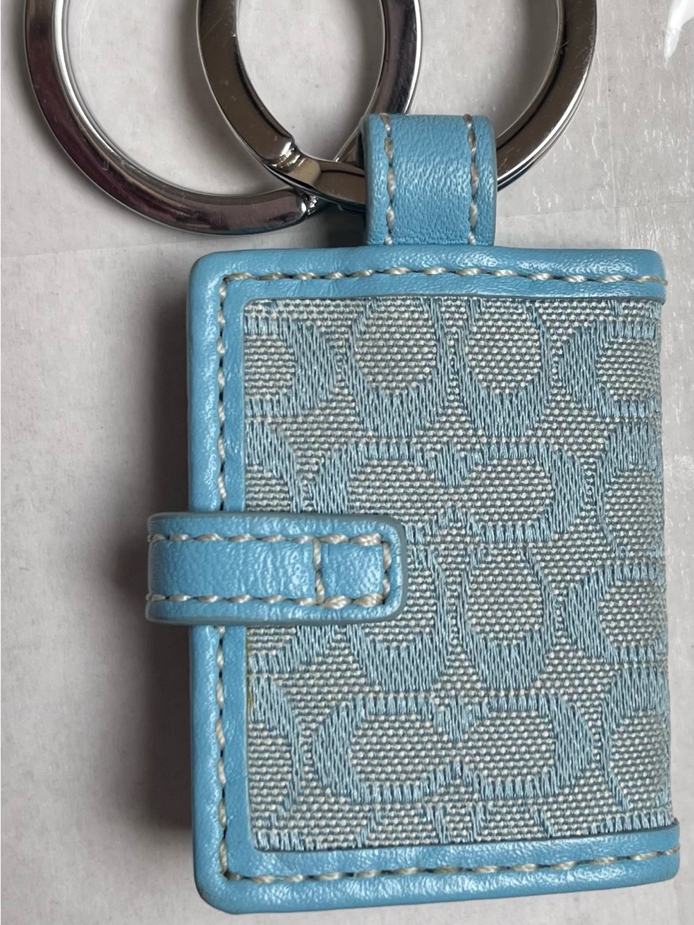 Vintage Y2K Coach Blue Signature Mini Photo Album Keychain / Bag Charm 🩵 - Picture 3 of 3